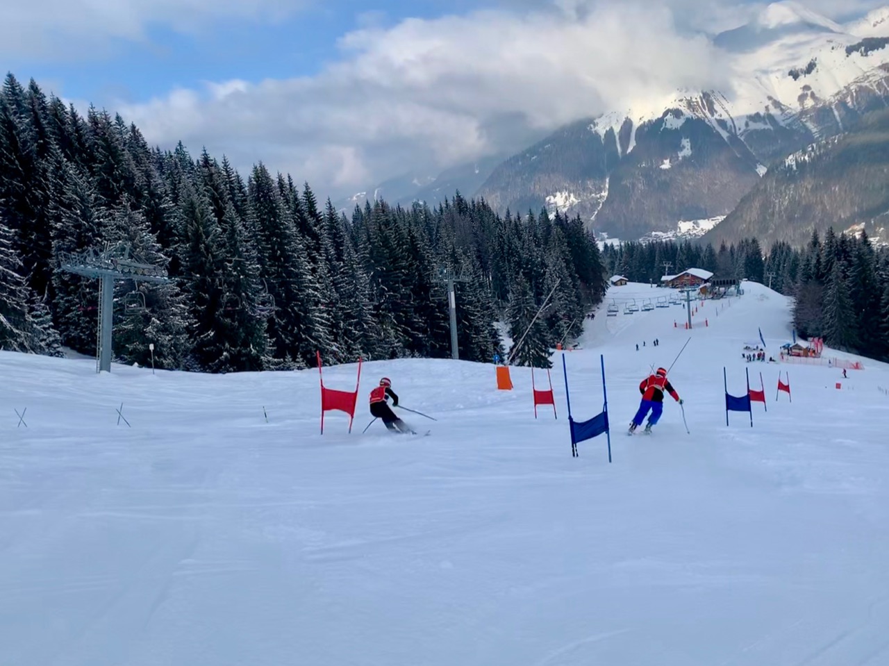 Slalom skiers